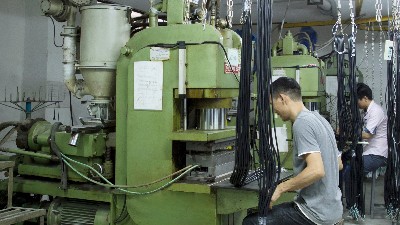 插頭電源線廠家用的電線電纜是自己生產的還是外購的？